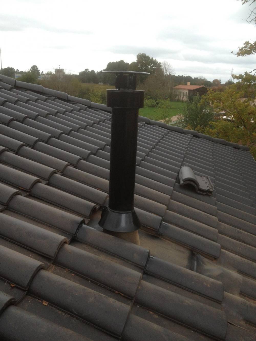 conduit toiture noire